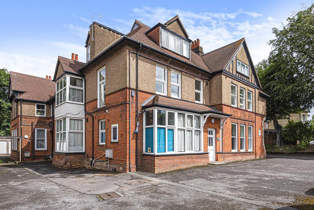 Sutton Lodge, Clandon Road, Guildford, GU1 1 bed apartment £245,000