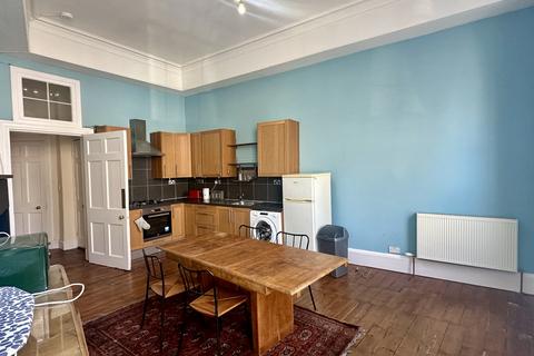 2 bedroom flat to rent, Huntly Street, Edinburgh  EH3
