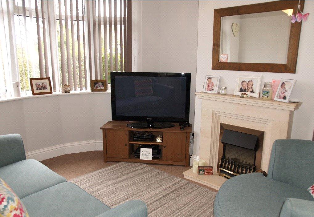 Yvonne Road, Redditch, B97 3 bed semidetached house £860 pcm (£198 pw)