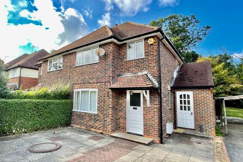 4 bedroom detached house to rent, Beech Grove, Guildford