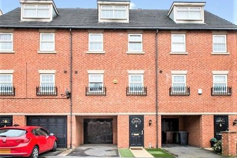 3 bedroom townhouse to rent, New Village Way, Churwell, Leeds