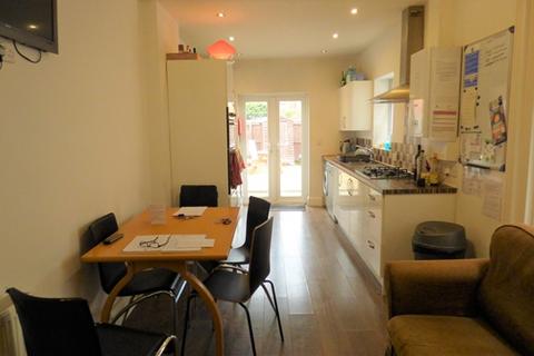 1 bedroom in a house share to rent, Furnished double room in shared house - All Bills Included