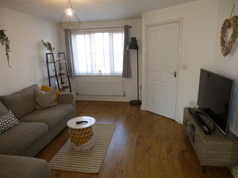Lounge / Dining Area