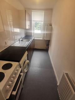 2 bedroom flat to rent, thornhill, renfrewshire PA5