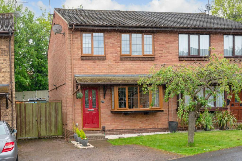 Hunters Oak, Hemel Hempstead 3 bed semidetached house £365,000