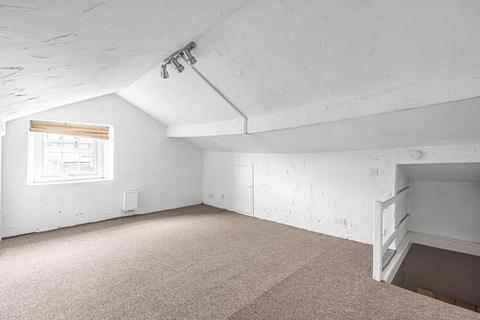 110 Long Row, Horsforth, Leeds, LS18 5AT