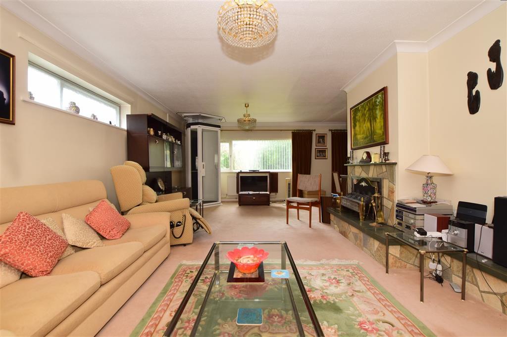 Queens Avenue, Maidstone, Kent 4 bed detached house £600,000