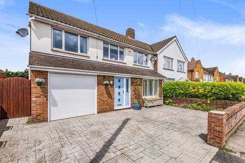 13 Burnetts Road, Windsor, SL4 5PN