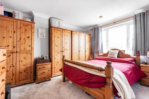 13 Burnetts Road, Windsor, SL4 5PN