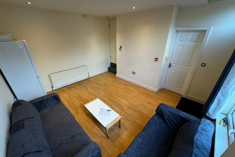 3 bedroom house share to rent, Norman Grove, Kirkstall, Leeds, LS5 3JH