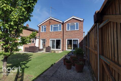 12 Leggatt Drive, Bramford, Ipswich, IP8 4ET