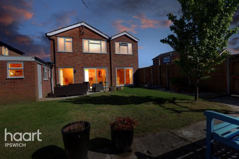 12 Leggatt Drive, Bramford, Ipswich, IP8 4ET
