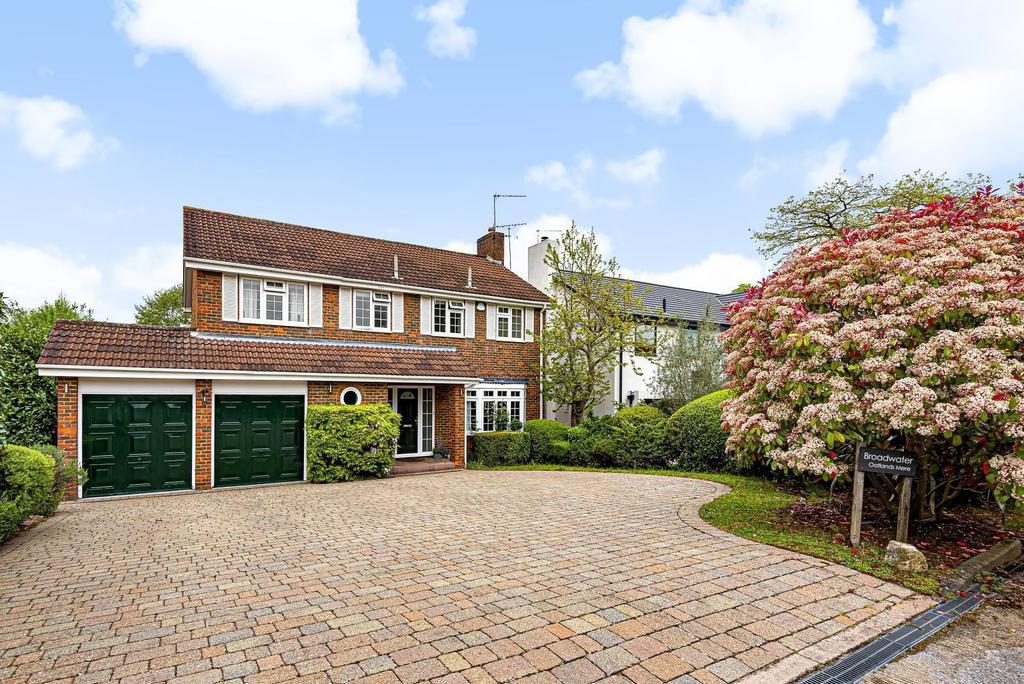 Oatlands Mere, Weybridge, KT13 5 bed detached house £1,750,000