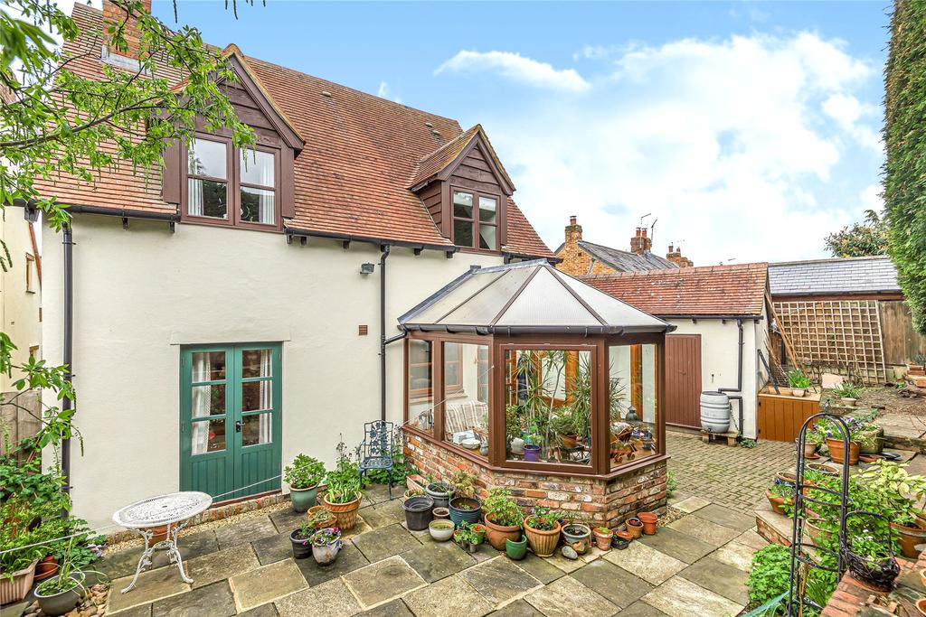 Back Street, Gawcott, Buckinghamshire, MK18 3 bed detached house £395,000