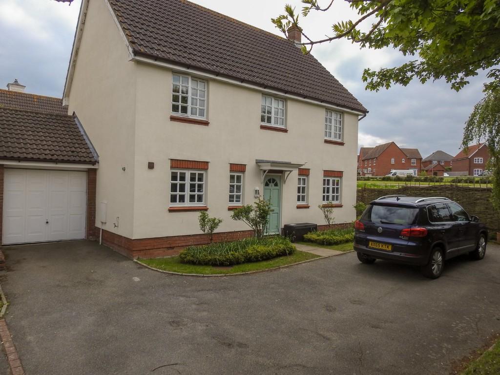 Brook Farm Road, Saxmundham 4 bed detached house £340,000
