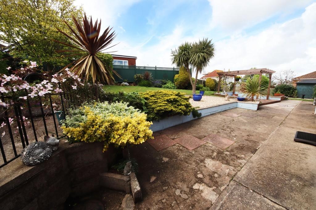 Red Brook Close Cherrybrook Paignton 2 bed detached bungalow £350,000