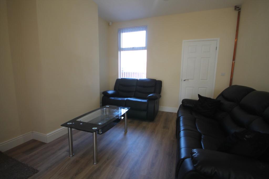 Haddenham Road, West End, Leicester LE3 2 bed terraced house £725 pcm