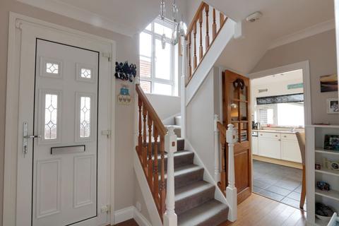 81 Broomfield, Benfleet, SS7 2SR
