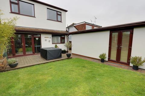 81 Broomfield, Benfleet, SS7 2SR