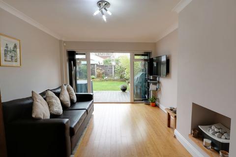 81 Broomfield, Benfleet, SS7 2SR