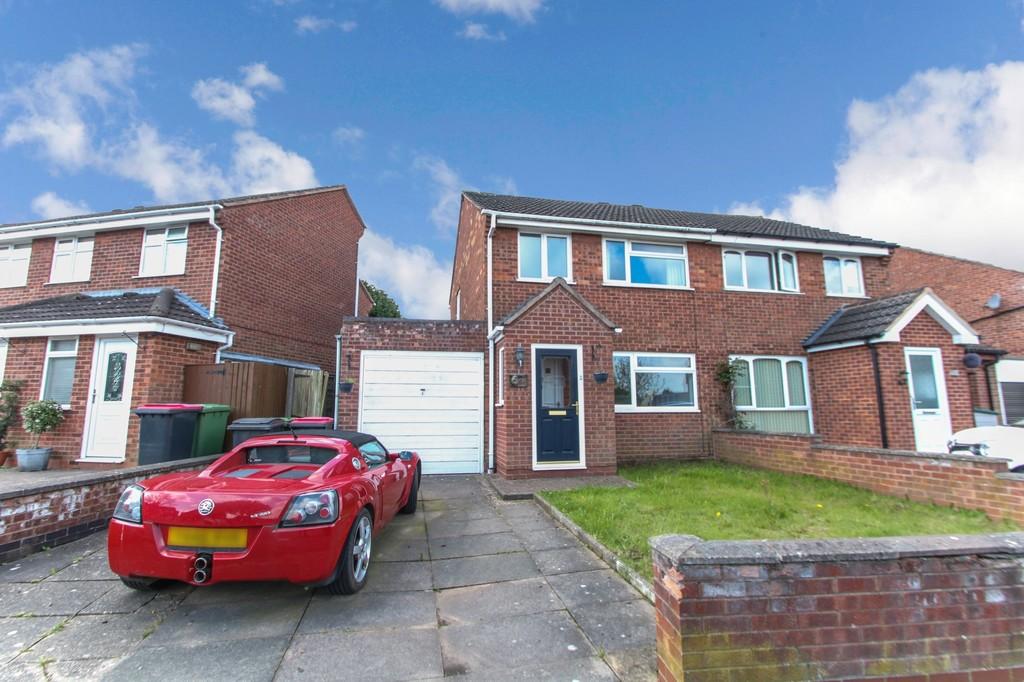 Charnwood Drive, Hartshill 3 bed semidetached house £180,000