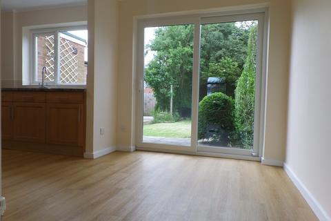 3 bedroom semi-detached house to rent, Knights Avenue, Bedford MK41