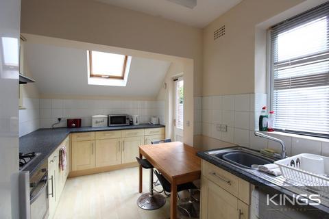 4 bedroom semi-detached house to rent, Woodmill Lane