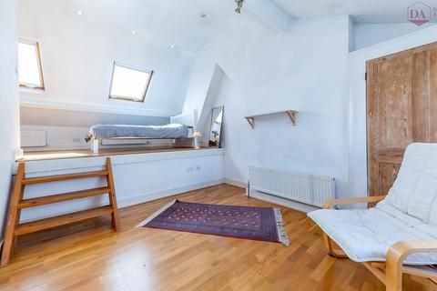 61b Rathcoole Avenue, London, N8 9LY