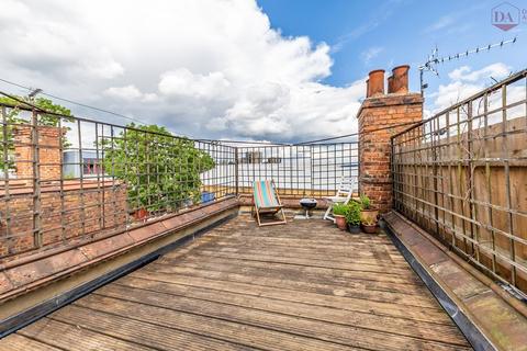 61b Rathcoole Avenue, London, N8 9LY