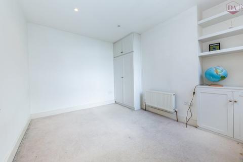 61b Rathcoole Avenue, London, N8 9LY