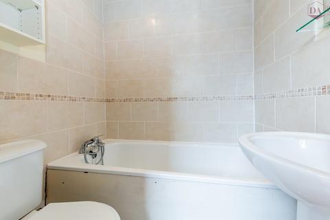 61b Rathcoole Avenue, London, N8 9LY