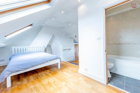 61b Rathcoole Avenue, London, N8 9LY