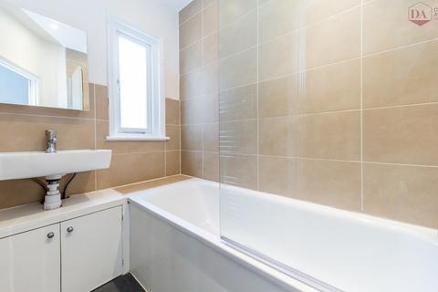 61b Rathcoole Avenue, London, N8 9LY