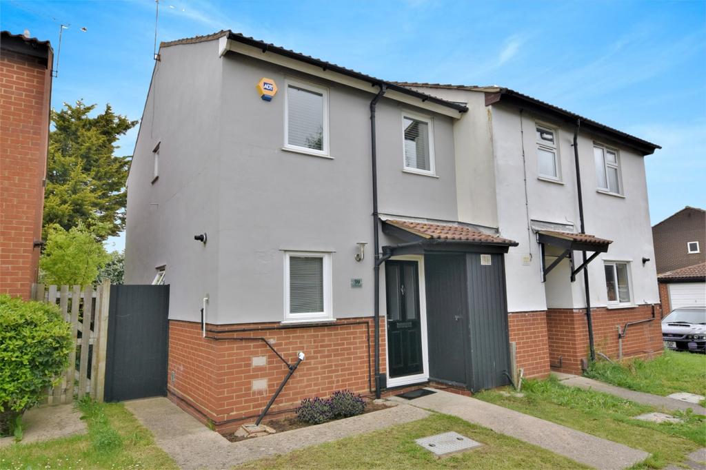 Watkins Way, Shoeburyness, Essex, SS3 3 bed semidetached house £287,000