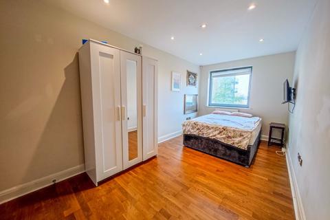 15 Warrior Close, London, SE28 0NL