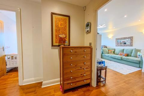 15 Warrior Close, London, SE28 0NL