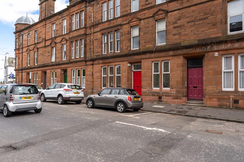 32 Fort Street, Ayr, KA7 1DE 3 bed flat £115,000
