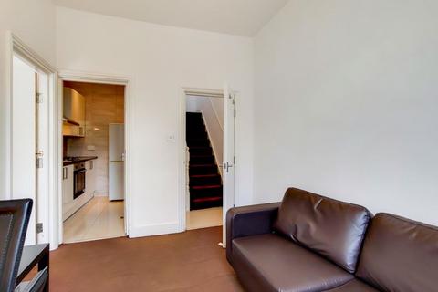 3 bedroom flat to rent, Burdett Road, Bow