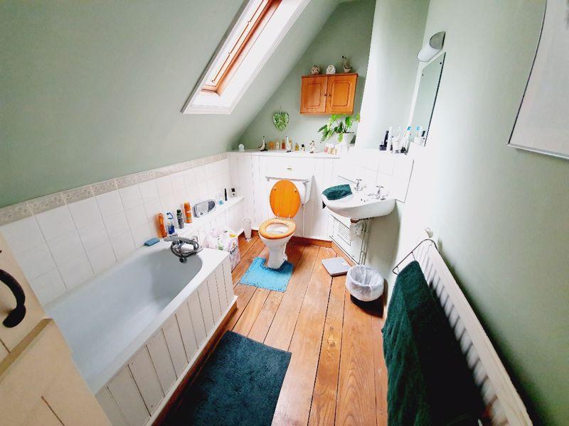 Photo 10
