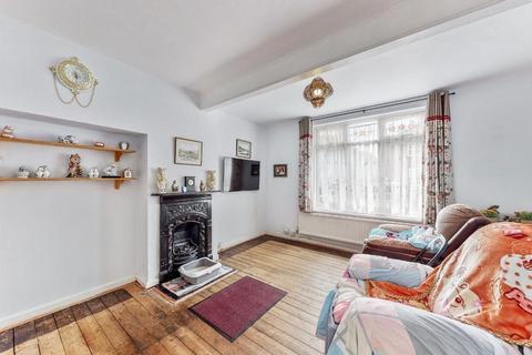69 Greatdown Road, London, W7 1JR