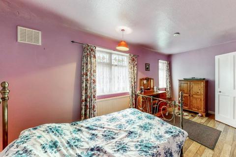 69 Greatdown Road, London, W7 1JR