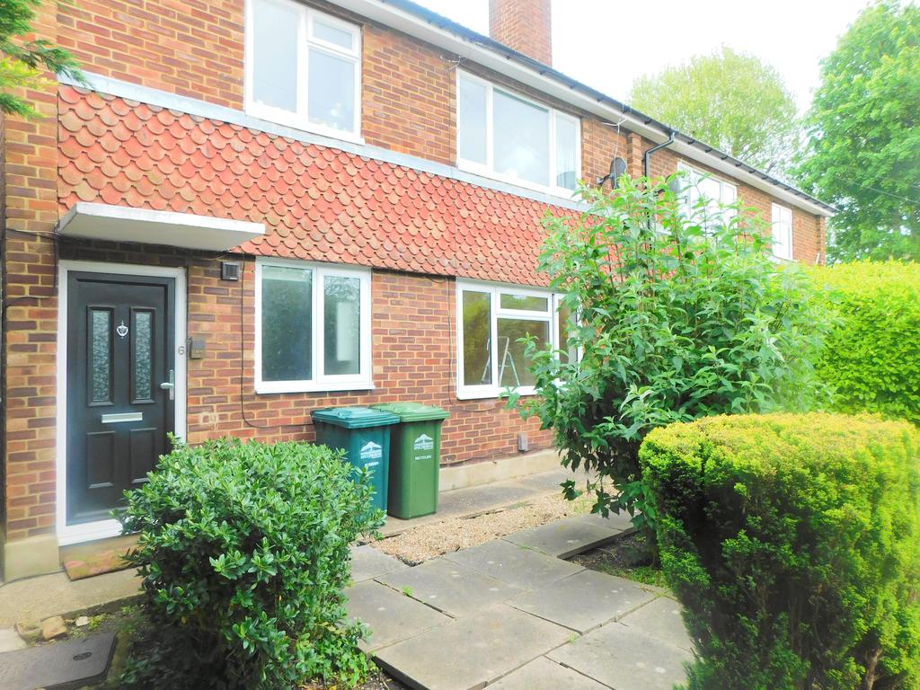 Lismore Court, Staines, TW18 1AU 2 bed ground floor maisonette - £1,300 ...