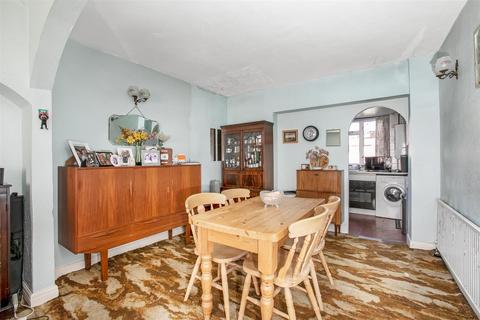 25 The Glade, Coulsdon, CR5 1SR