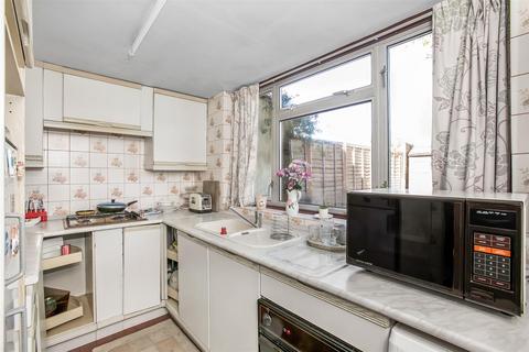 25 The Glade, Coulsdon, CR5 1SR