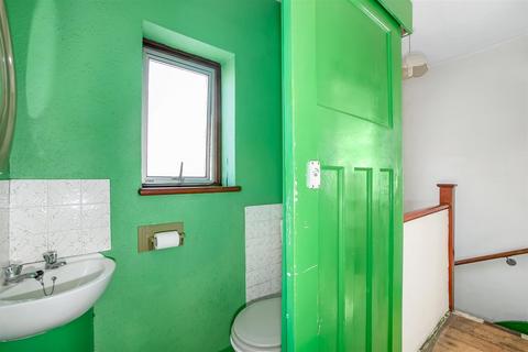 25 The Glade, Coulsdon, CR5 1SR