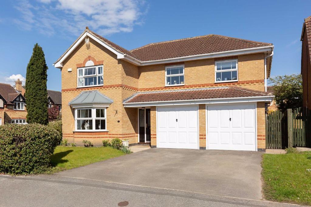 Broadmanor, Pocklington 5 bed detached house £500,000