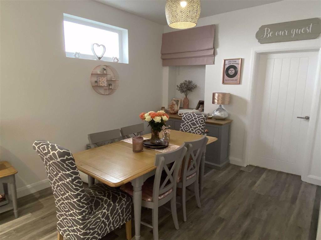 Jewel Street, Barry 4 bed end of terrace house £200,000