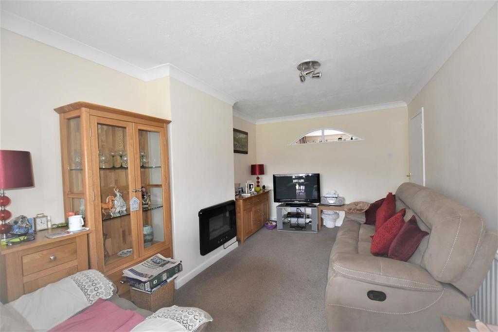 Spencer Gardens, Rochford 3 bed chalet £325,000