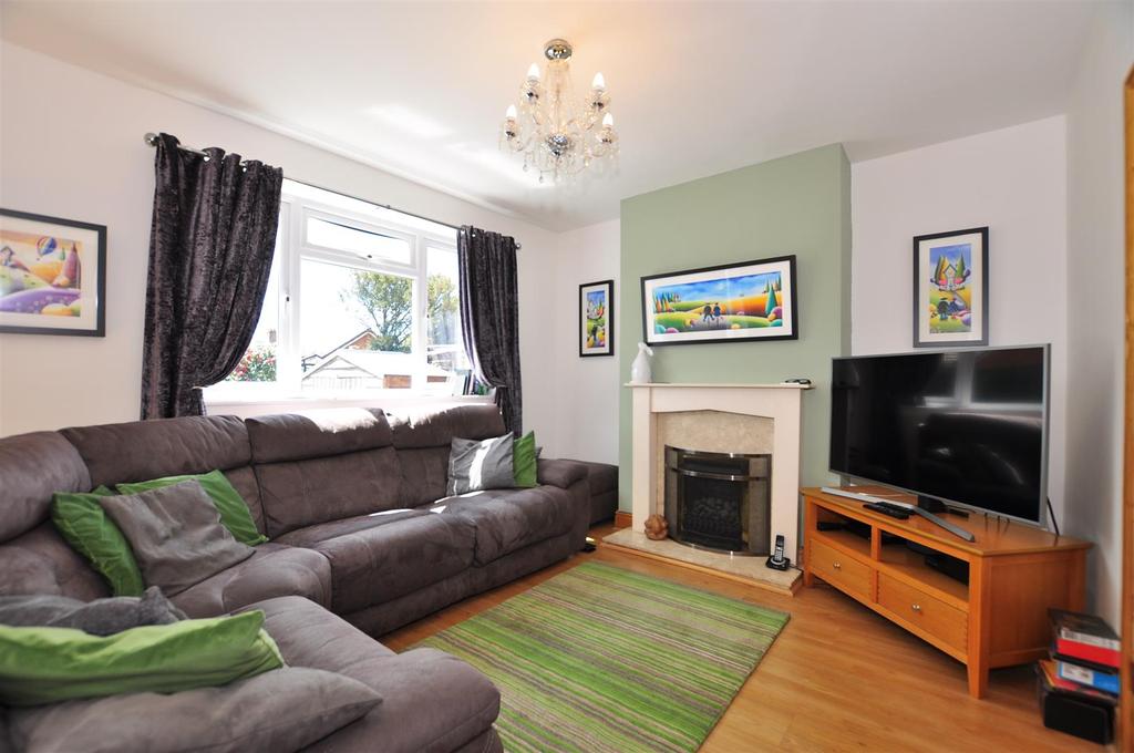 High Farm Road, Hasbury, Halesowen 3 bed end of terrace house £240,000