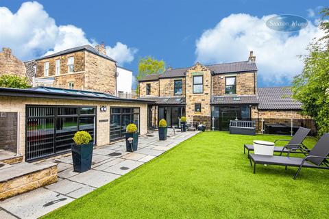 96 Carr Road, Sheffield, S6 2WZ